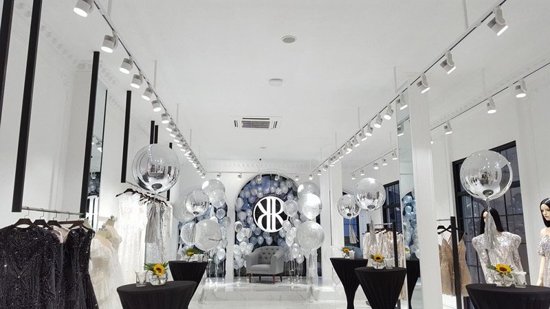 Trang trí bong bóng jumbo khai trương cho shop thời trang Chung Thanh Phong